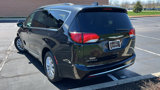 Used 2017 Chrysler Pacifica Touring-L image 4