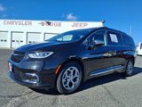 Used 2023 Chrysler Pacifica Limited image 3