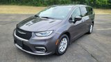 Used 2023 Chrysler Pacifica Touring-L image 5