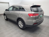 Used 2017 Kia Sorento LX w/ LX Convenience Package image 5