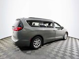 Used 2022 Chrysler Pacifica Touring-L image 4