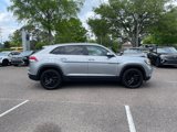 Used 2022 Volkswagen Atlas Cross Sport SE image 2