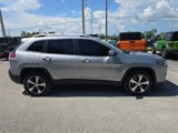 Used 2019 Jeep Cherokee Limited image 5