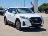Used 2022 Nissan Kicks SV image 2