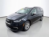 Used 2023 Chrysler Pacifica Limited image 3