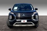Used 2023 Mitsubishi Outlander SE image 2
