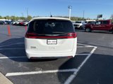 Used 2023 Chrysler Pacifica Touring-L image 5
