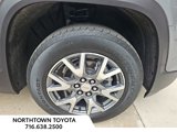 Used 2022 GMC Acadia SLT w/ Preferred Package image 2