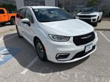Used 2023 Chrysler Pacifica Touring-L image 3