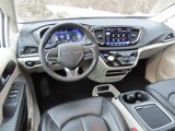 Used 2023 Chrysler Pacifica Touring-L image 4
