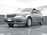 Used 2015 Chrysler Town & Country Touring image 5
