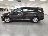 Used 2017 Chrysler Pacifica Touring-L image 4