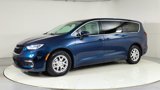 Used 2023 Chrysler Pacifica Touring-L image 3