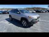 Used 2018 Jeep Cherokee Trailhawk image 2