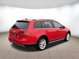 Used 2019 Volkswagen Golf Alltrack S image 3