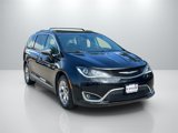 Used 2018 Chrysler Pacifica Limited image 3