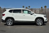 Certified 2022 Volkswagen Taos SE image 4