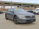 Used 2023 Volkswagen Jetta SE image 2