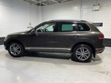 Used 2016 Volkswagen Touareg Lux image 3