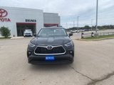 New 2025 Toyota Highlander FWD image 4