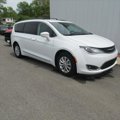 Certified 2017 Chrysler Pacifica Touring-L image 2