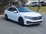Certified 2024 Volkswagen Jetta SE w/ Panoramic Sunroof Package image 3