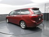 Used 2017 Toyota Sienna L image 5