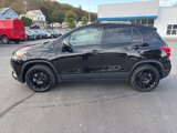 Used 2022 Chevrolet Trax LT w/ Midnight Edition image 2