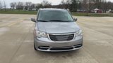Used 2015 Chrysler Town & Country Touring image 3