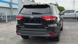 Used 2017 Toyota Highlander SE image 3
