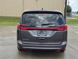 Used 2023 Chrysler Pacifica Touring-L image 6