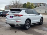 Used 2023 Mitsubishi Outlander SE image 3