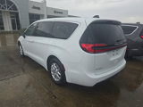 New 2025 Chrysler Pacifica Select image 3