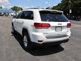 Used 2021 Jeep Grand Cherokee Laredo image 2
