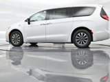 New 2025 Chrysler Pacifica Select image 6