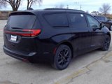 New 2025 Chrysler Pacifica Limited w/ Uconnect Theater Family Group image 3