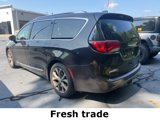 Certified 2017 Chrysler Pacifica Limited w/ Advanced Safetytec Group image 3