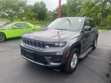 Used 2023 Jeep Grand Cherokee Laredo image 3