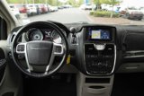 Used 2015 Chrysler Town & Country Touring-L image 3