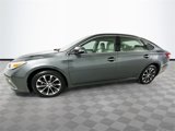 Used 2017 Toyota Avalon XLE Premium image 4
