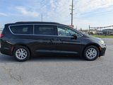 Used 2022 Chrysler Pacifica Touring-L image 3