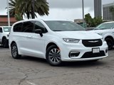 New 2025 Chrysler Pacifica Select image 2
