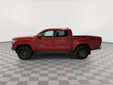 Used 2022 Toyota Tacoma TRD Off-Road image 2