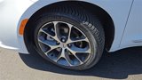 Used 2022 Chrysler Pacifica Limited image 3