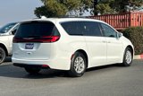 Used 2022 Chrysler Pacifica Touring-L image 4
