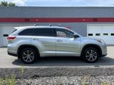 Used 2018 Toyota Highlander XLE image 2