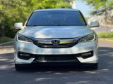 Used 2017 Honda Accord Touring image 2