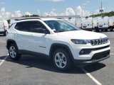 Used 2023 Jeep Compass Latitude image 2
