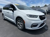 Used 2023 Chrysler Pacifica Limited image 4