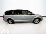 Used 2013 Chrysler Town & Country Touring image 4